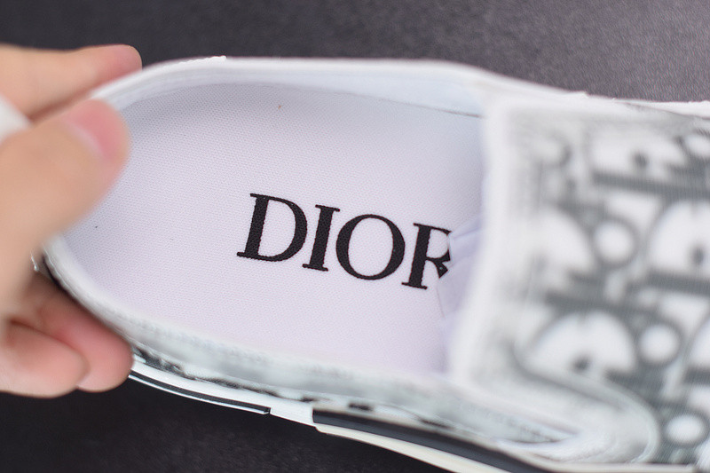 dio* x converse sneaker