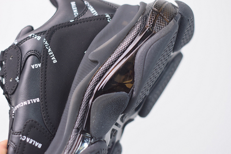 bc triple s trainer 524039 w06e1 2021